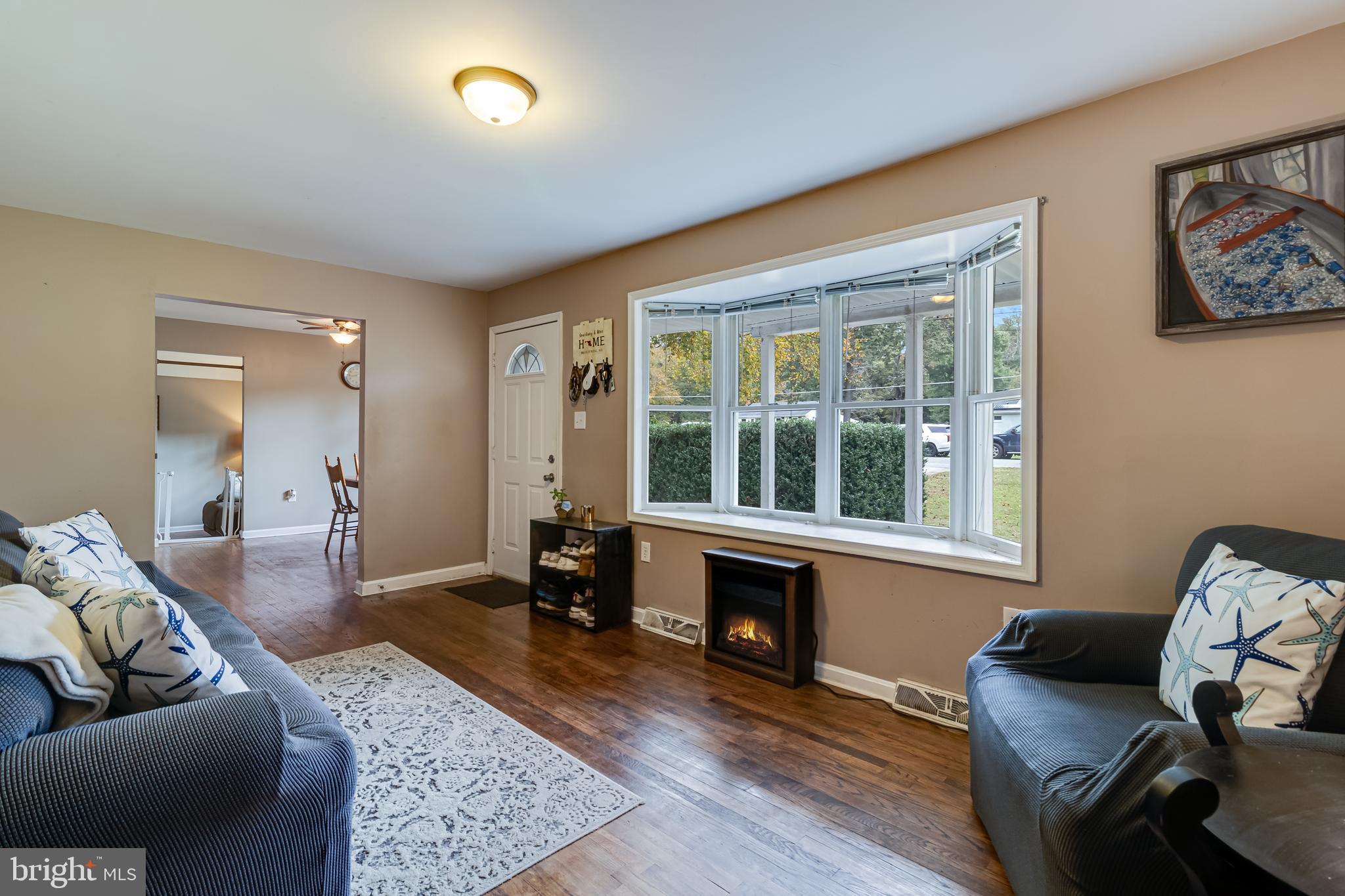 14305 Duckett Road Brandywine, MD 20613 - Photo 7 of 35 a living room with furniture and a window