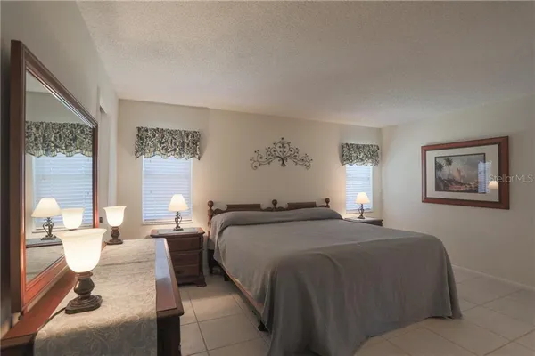 $4,600 | 6986 West Country Club Drive North, Unit 6986, Sarasota, FL 34243