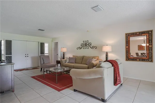 $4,600 | 6986 West Country Club Drive North, Unit 6986, Sarasota, FL 34243