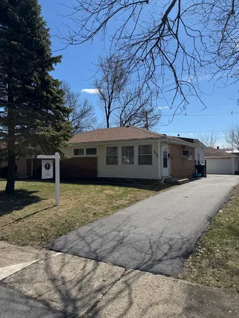 $185,000 | 3133 Stafford Drive, Markham, IL 60428