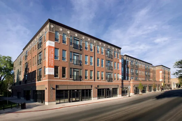 $4,588 | 1720 Central Street, Unit 425, Evanston, IL 60201