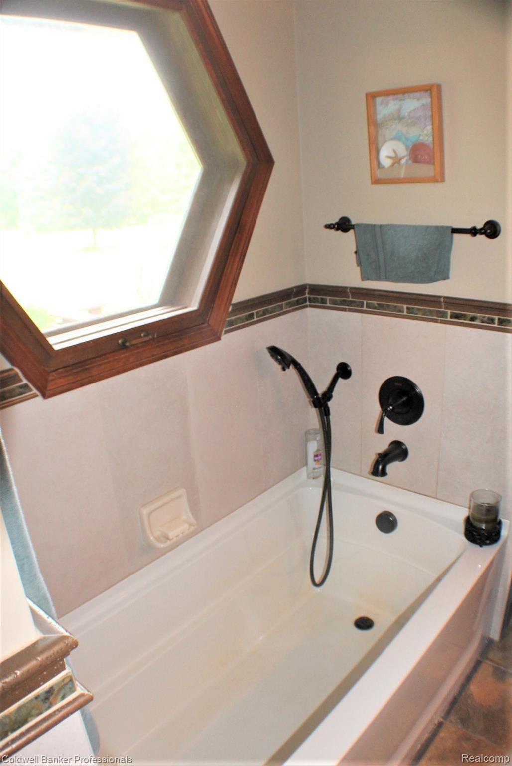 2321 Vernor Road Lapeer, MI 48446 - Photo 22 of 30 Light and Bright Bathroom