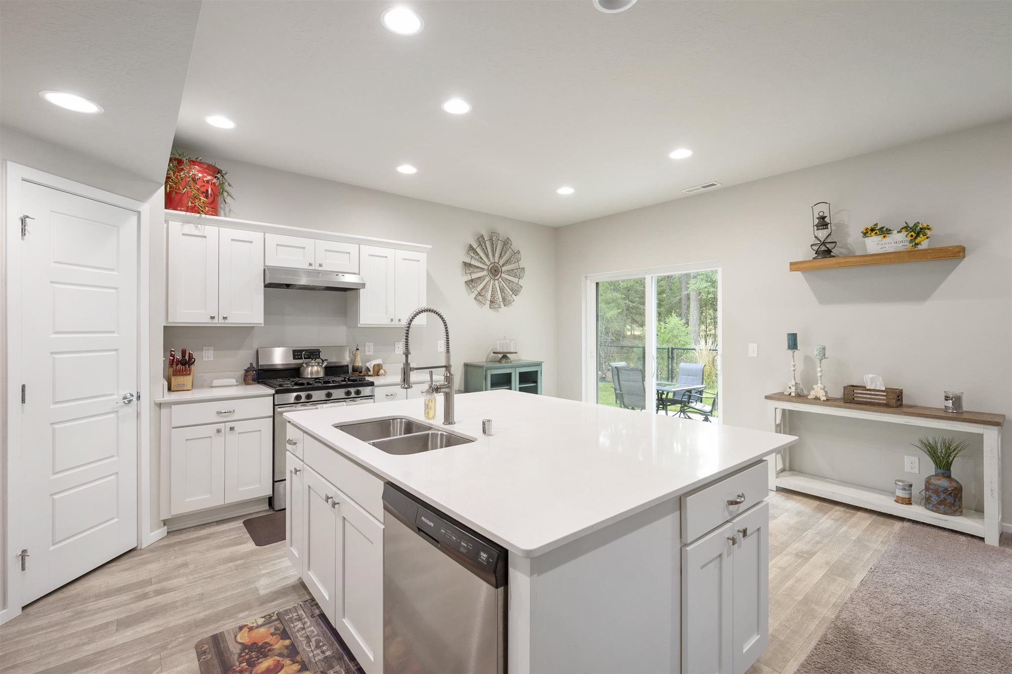 1118 East Silver Pine Road Colbert, WA 99005 - Photo 9 of 31 Gallery Image 9