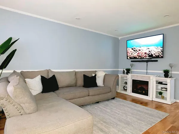 $665,000 | 890 Clay Street, Baldwin, NY 11510