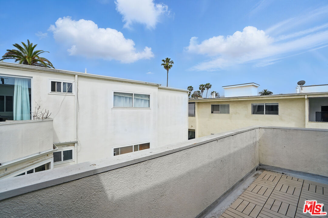 930 3rd Street, Unit 303 Santa Monica, CA 90403 - Photo 14 of 39
