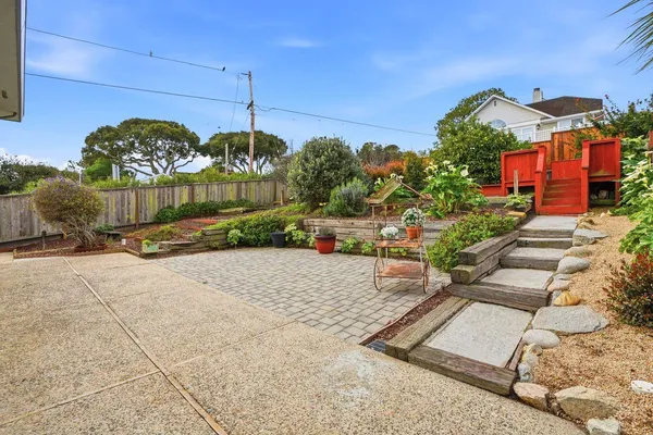a view of a backyard with pathway