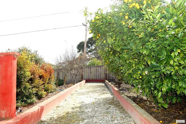 a view of a garage