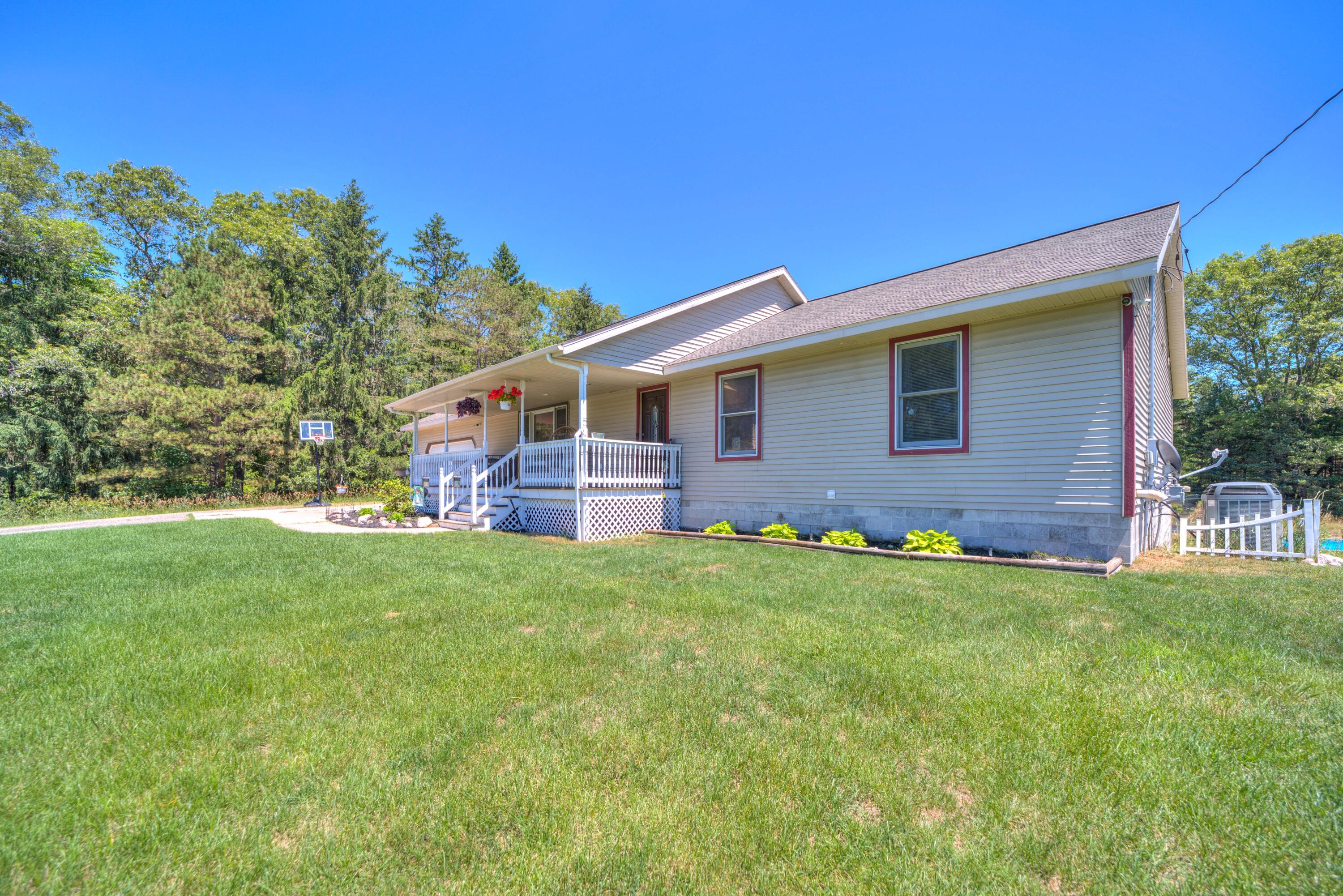 5190 Automobile Road Muskegon, MI 49445 - Photo 8 of 70 5190 Automobile (7 of 76)