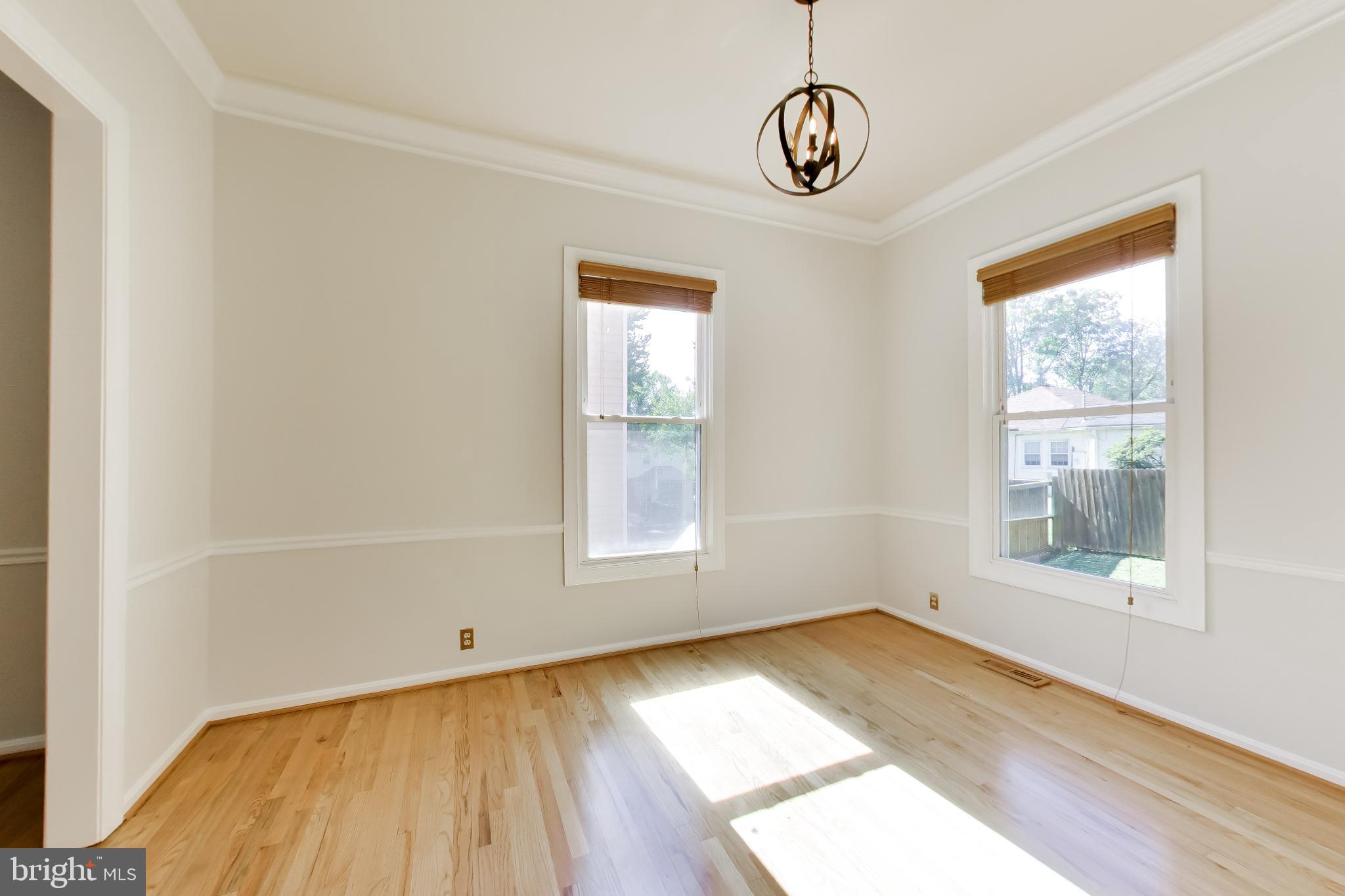 11906 Claridge Road Silver Spring, MD 20902 - Photo 9 of 41 Plenty of space for family dinners!