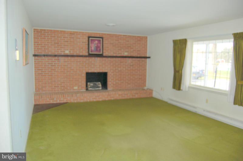 5858 Broad Run Road Jefferson, MD 21755 - Photo 9 of 25 Living Room
