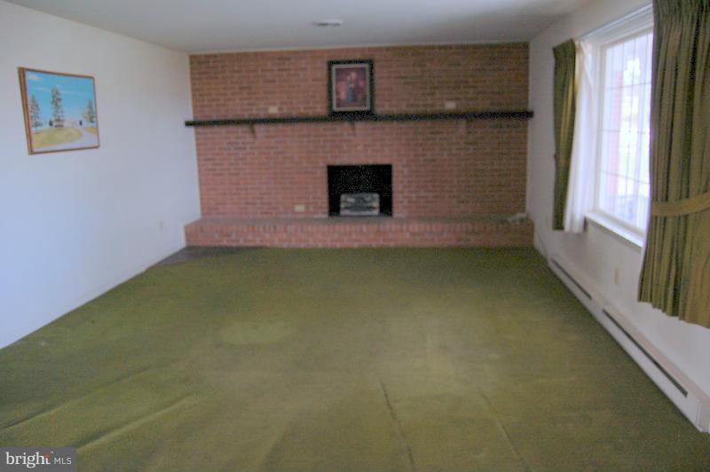 5858 Broad Run Road Jefferson, MD 21755 - Photo 10 of 25 Living Room