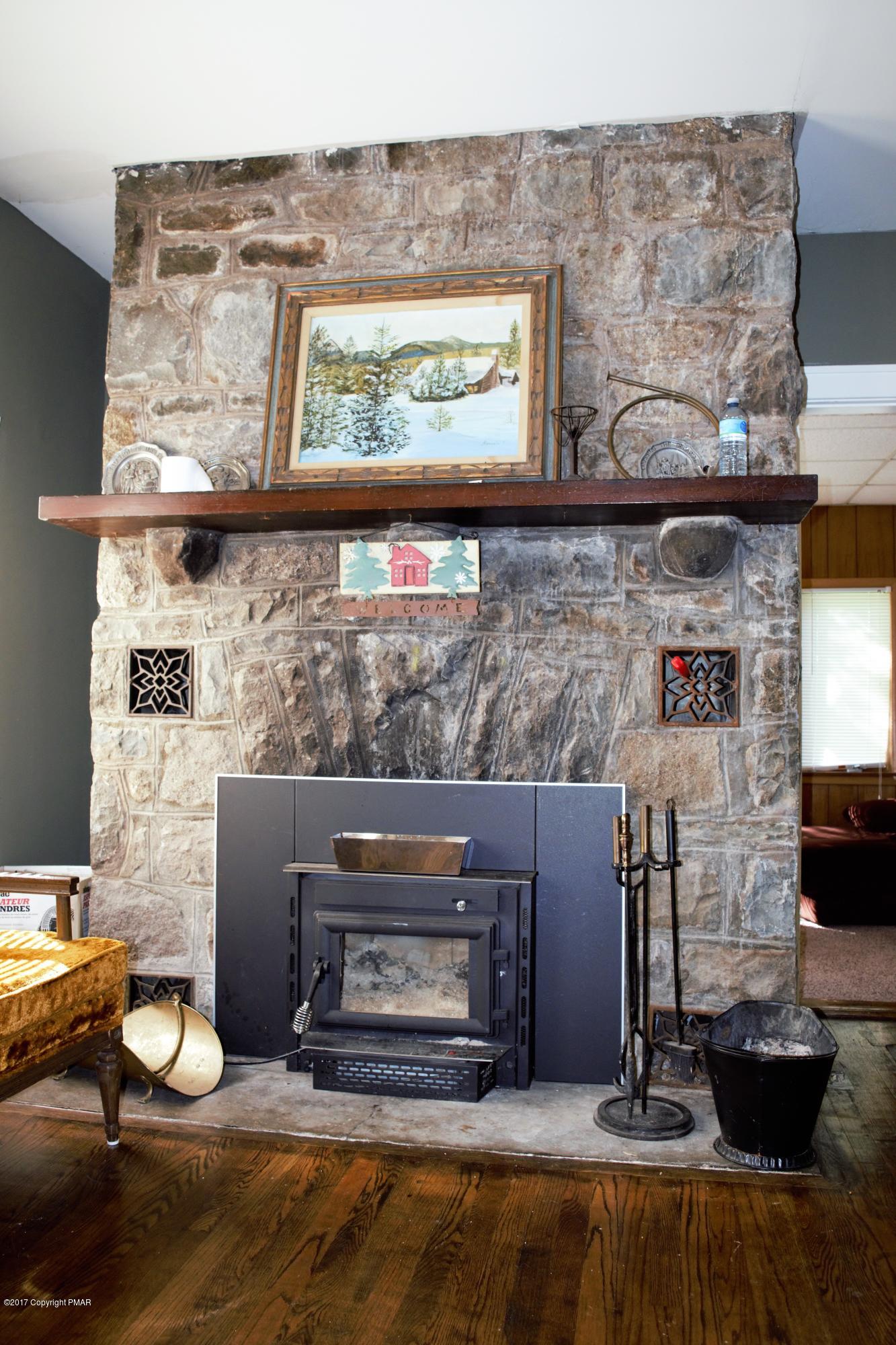 158 Carlton Road Mount Pocono, PA 18344 - Photo 3 of 18 DSC_0593
