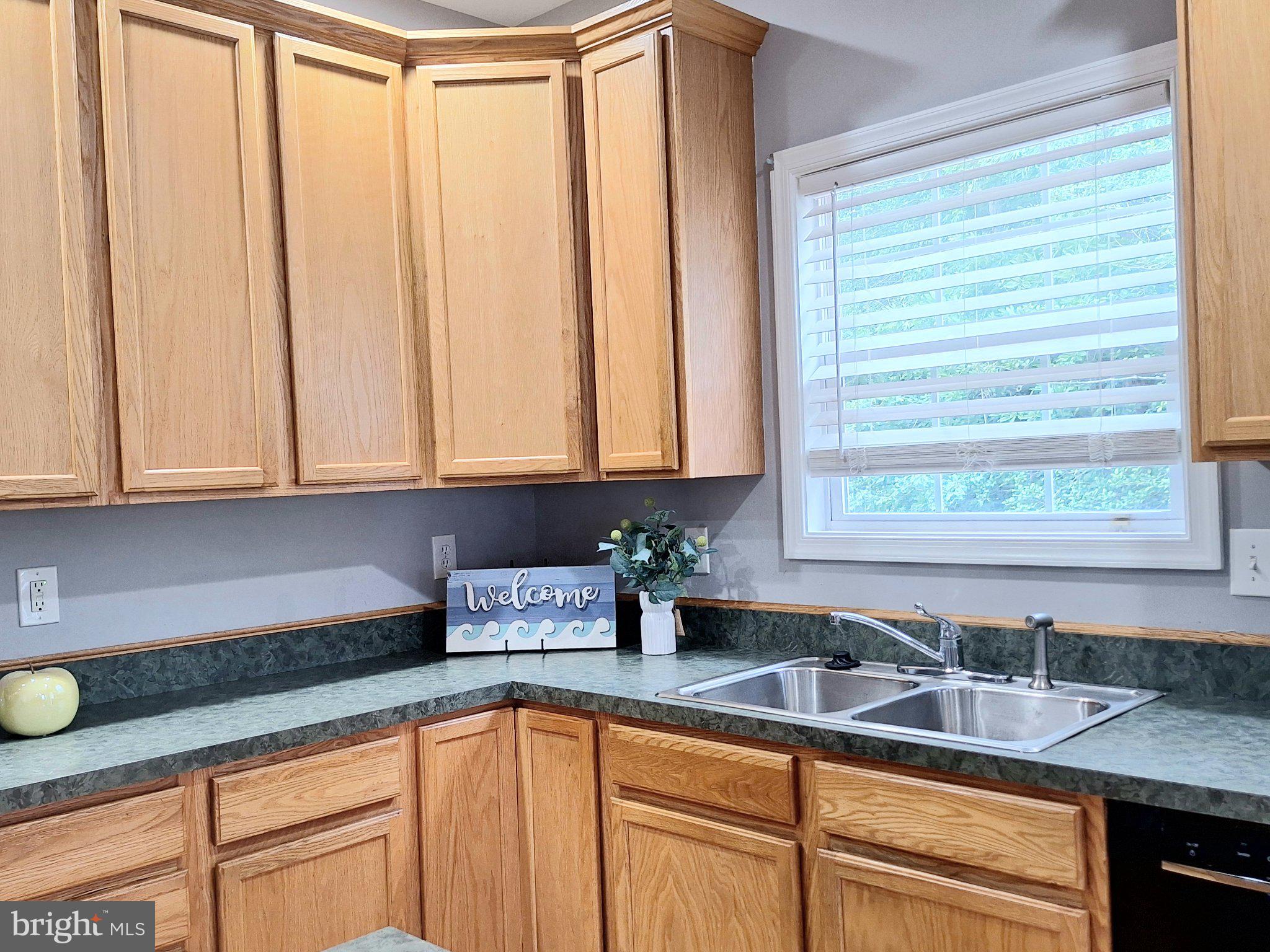 7906 Springridge Road Glen Burnie, MD 21060 - Photo 8 of 28 Warm and inviting kitchen space.