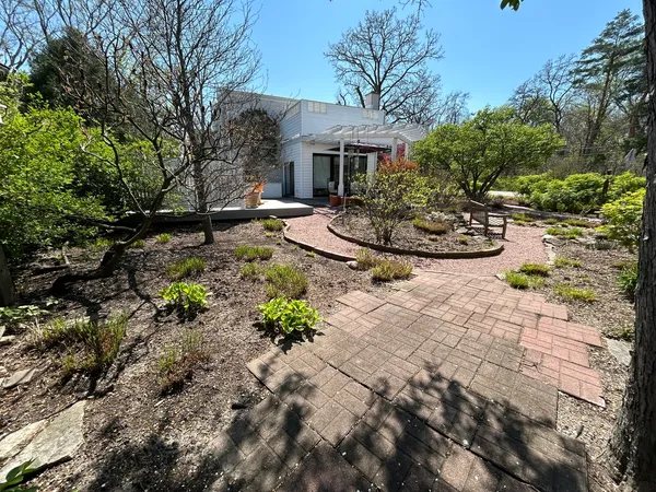 $1,095,000 | 941 Harms Road, Glenview, IL 60025