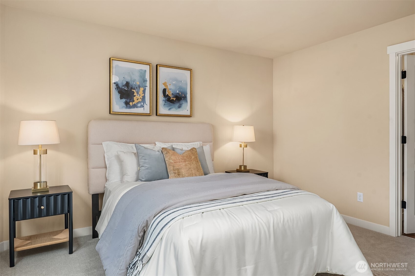 3615 Albion Place North, Unit B Seattle, WA 98103 - Photo 19 of 30 a bedroom with a bed and a lamp