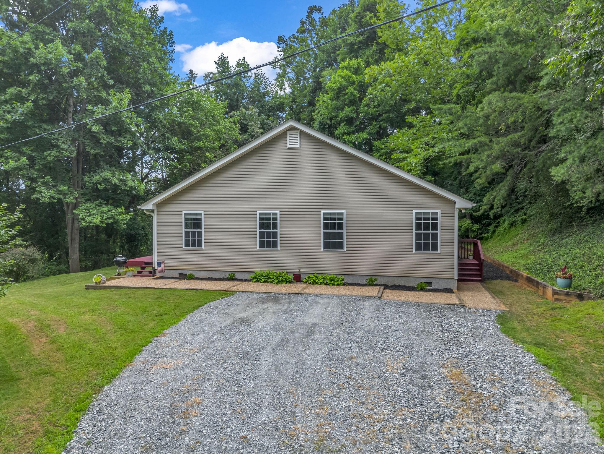 18 Buckle Ridge Weaverville, NC 28787 - Photo 8 of 48 Gallery Image 8