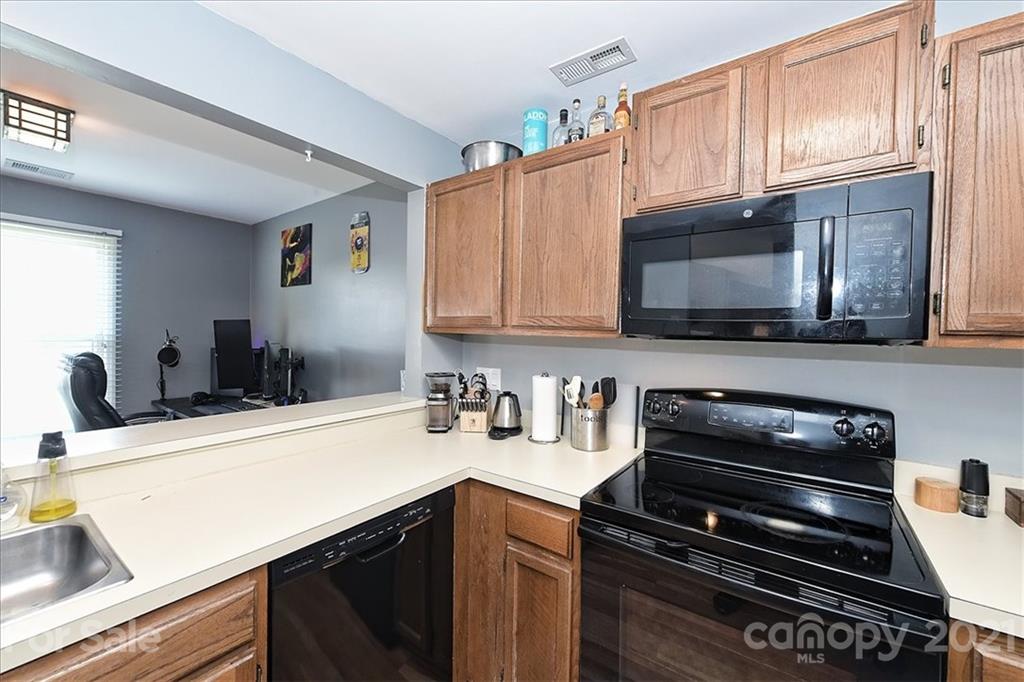 766 Marsh Road, Unit 7 Charlotte, NC 28209 - Photo 16 of 28 Gallery Image 16