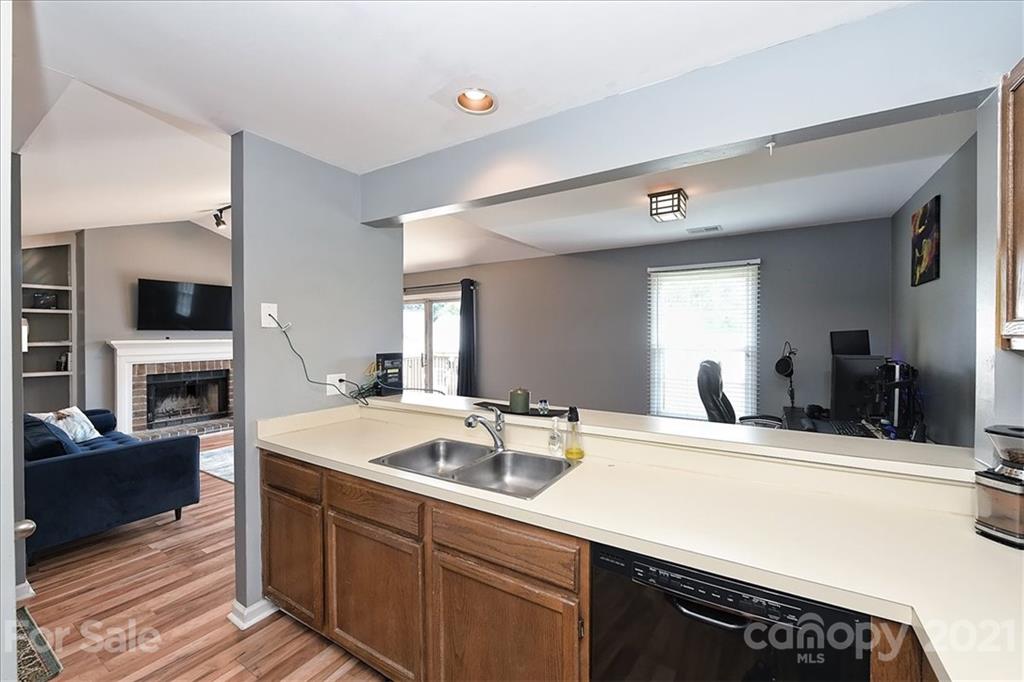 766 Marsh Road, Unit 7 Charlotte, NC 28209 - Photo 17 of 28 Gallery Image 17