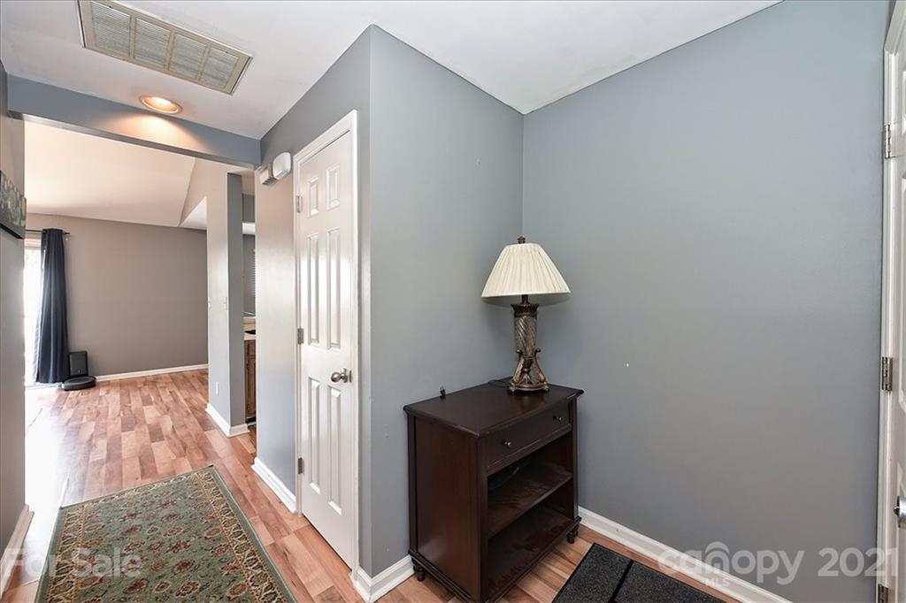 766 Marsh Road, Unit 7 Charlotte, NC 28209 - Photo 4 of 28 Gallery Image 4