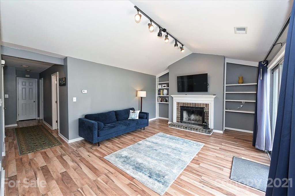 766 Marsh Road, Unit 7 Charlotte, NC 28209 - Photo 6 of 28 Gallery Image 6