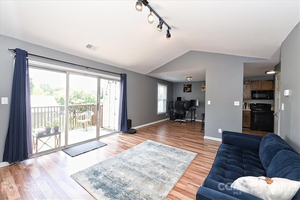766 Marsh Road, Unit 7 Charlotte, NC 28209 - Photo 8 of 28 Gallery Image 8