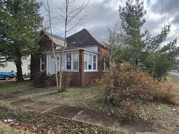 $19,900 | 402 East Lindell Street, West Frankfort, IL 62896