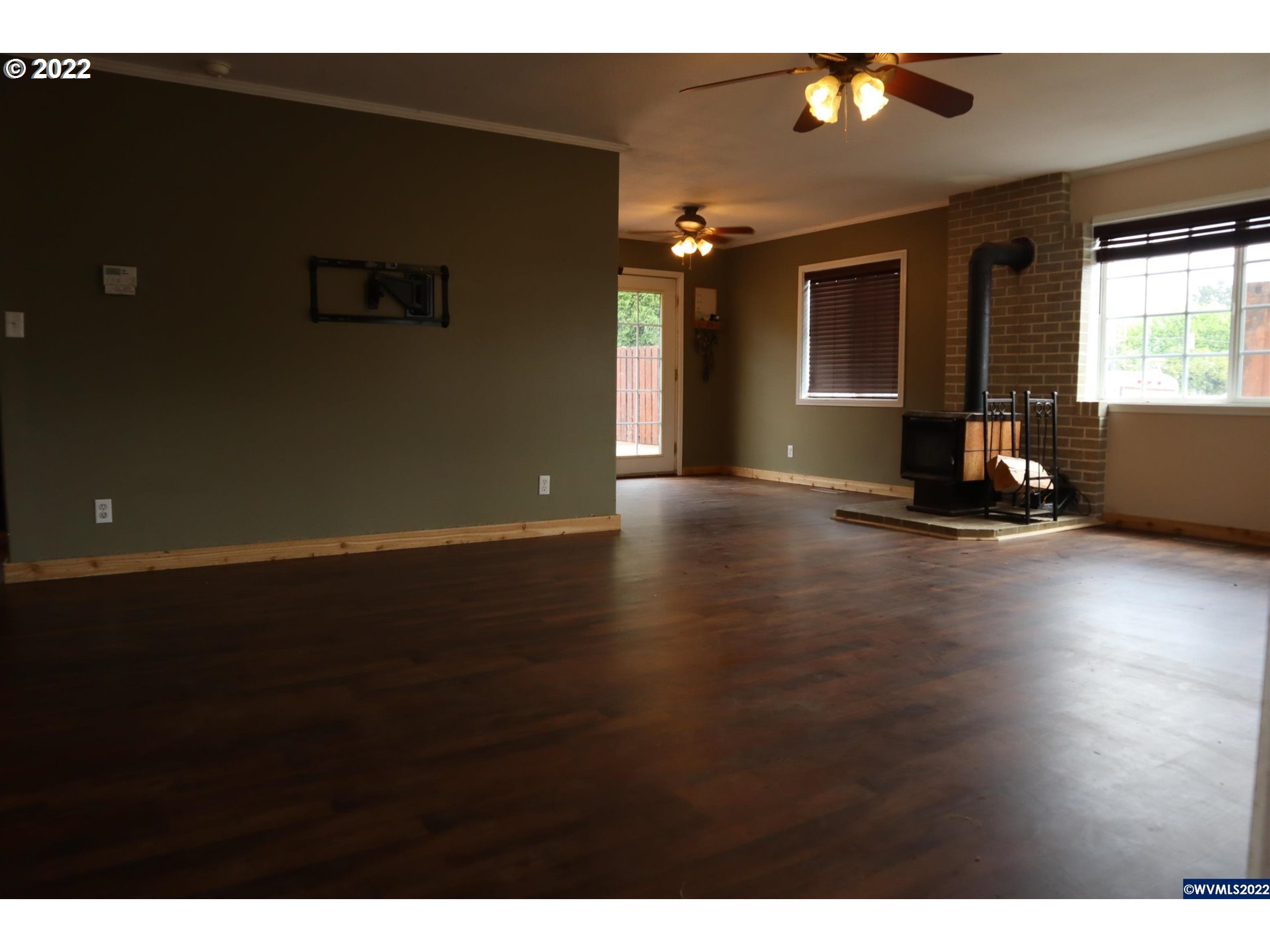 7325 Vaughn Road Tillamook, OR 97141 - Photo 6 of 23 Living Room
