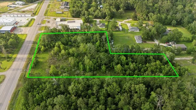 an aerial view of a yard