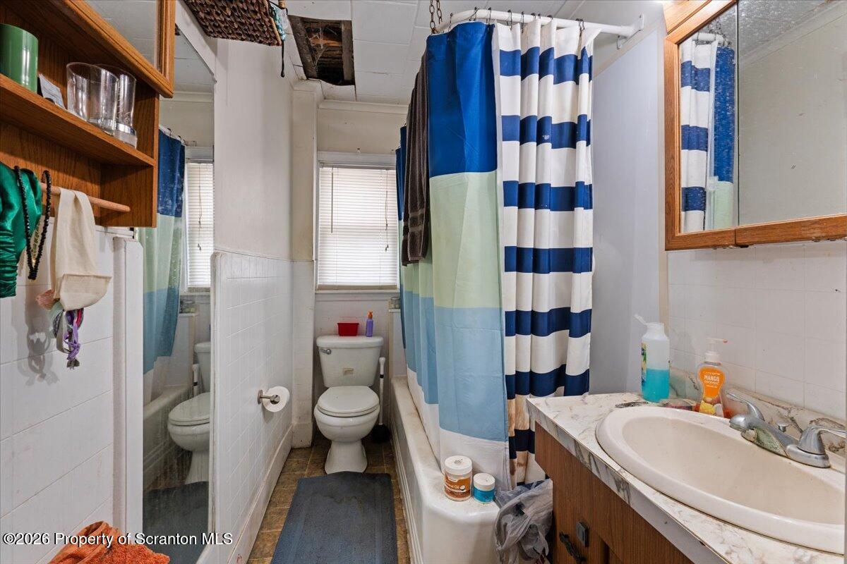 607 Deacon Street Scranton, PA 18509 - Photo 32 of 40 a bathroom with a sink toilet and shower