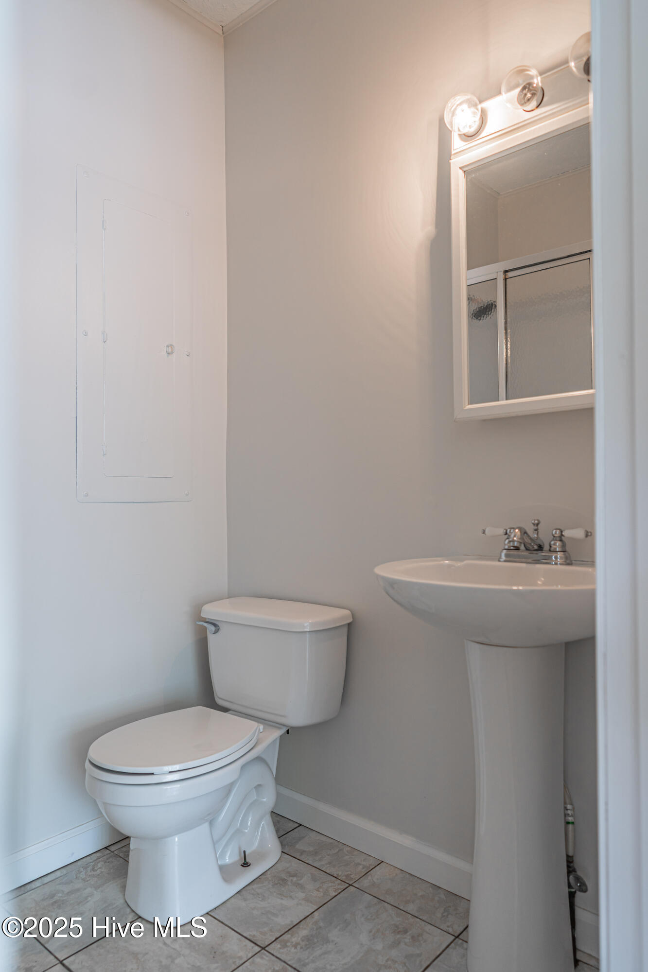 606 John McQueen Road Aberdeen, NC 28315 - Photo 24 of 38 3rd bathroom