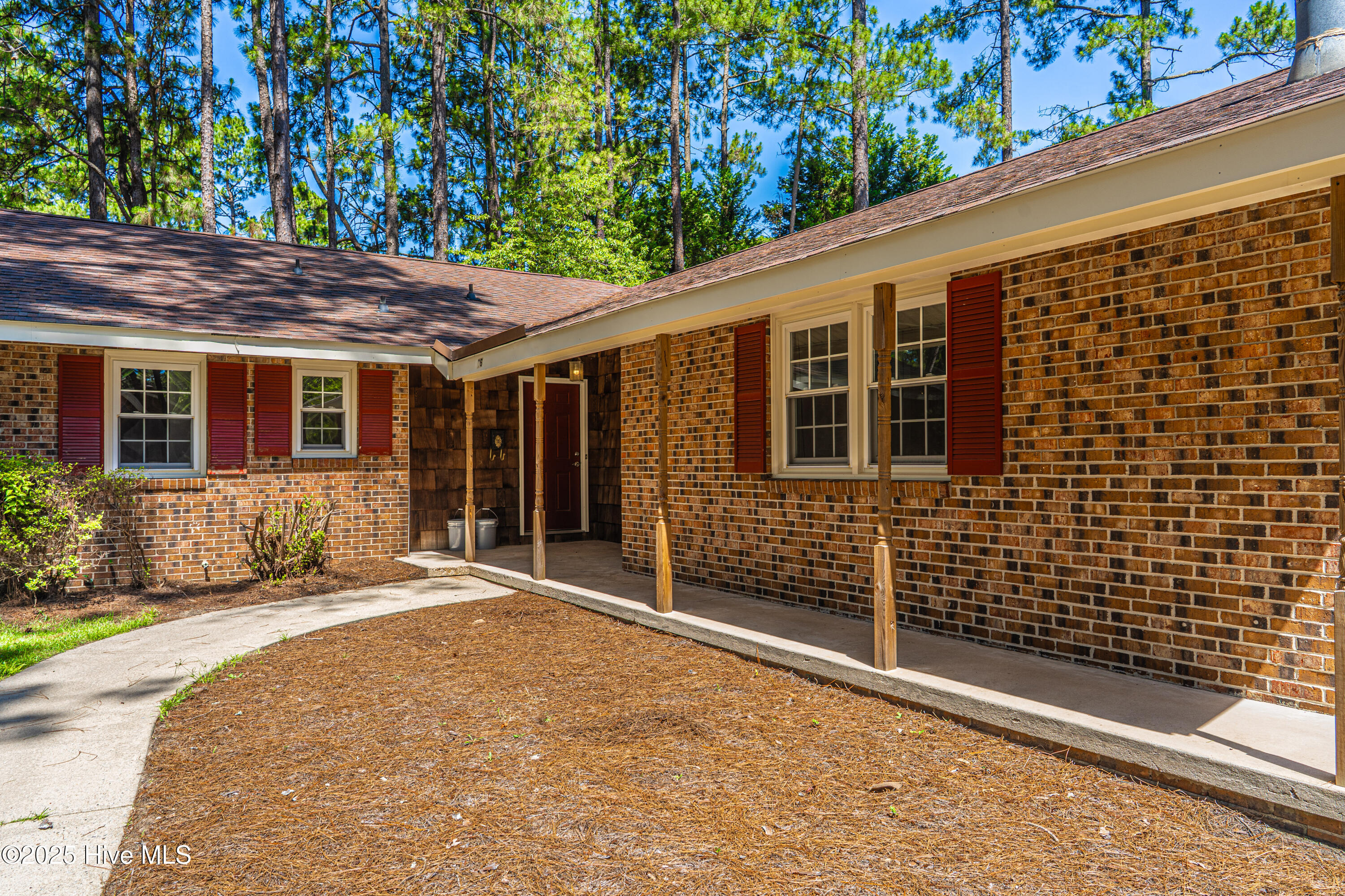 606 John McQueen Road Aberdeen, NC 28315 - Photo 5 of 38 Front covered porch