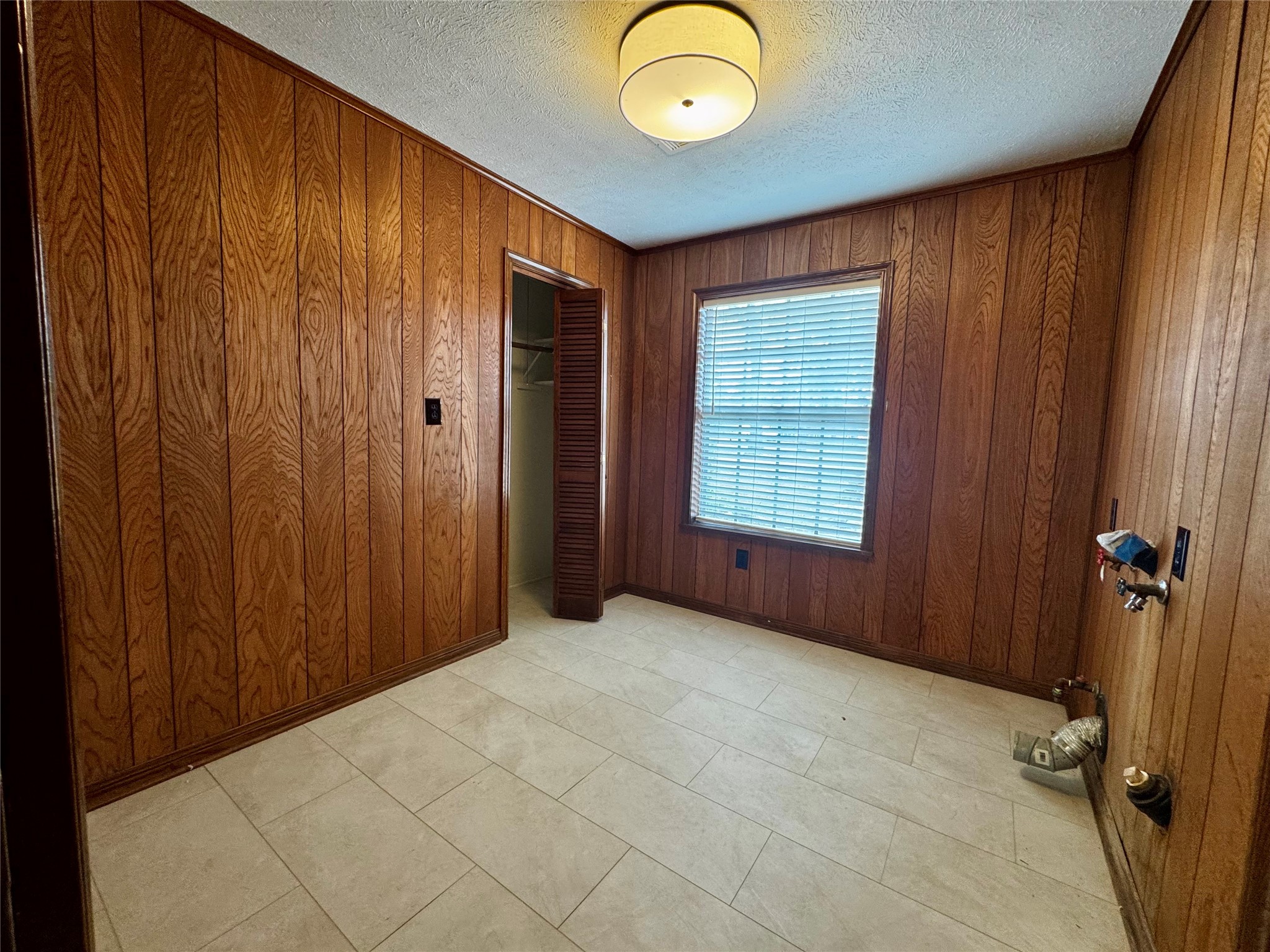 24231 Shellbrook Drive Houston, TX 77336 - Photo 28 of 42 an empty room with windows