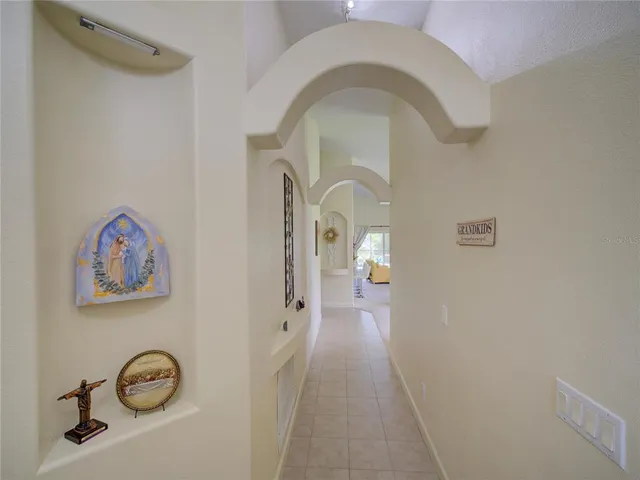 a view of livingroom with furniture