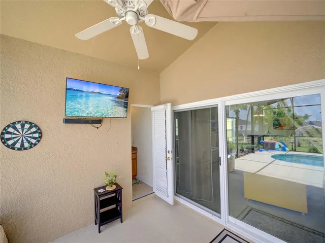 a view of an house with backyard and garden