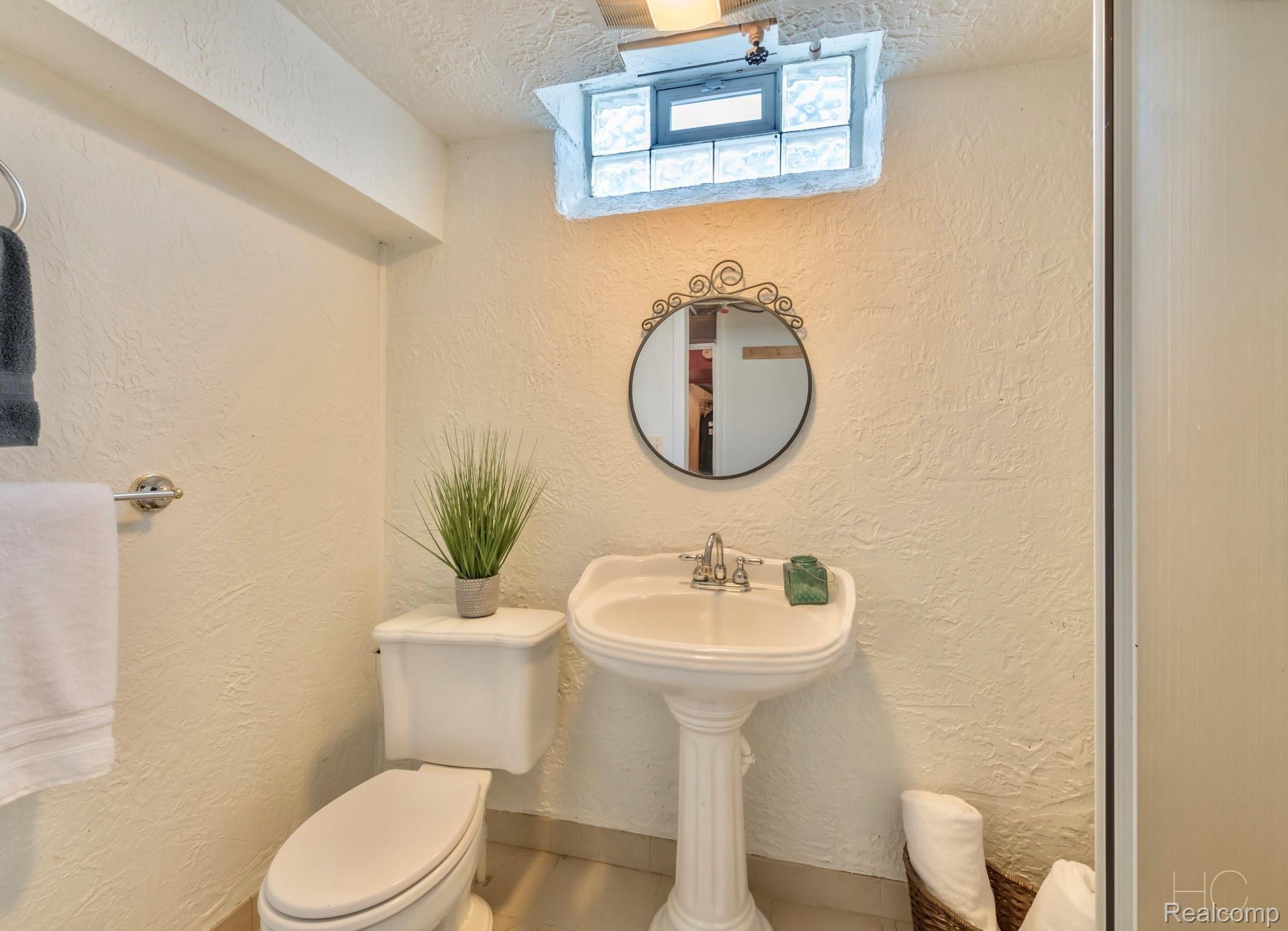 2528 Derby Road Birmingham, MI 48009 - Photo 18 of 22 Lower Level Full Bath