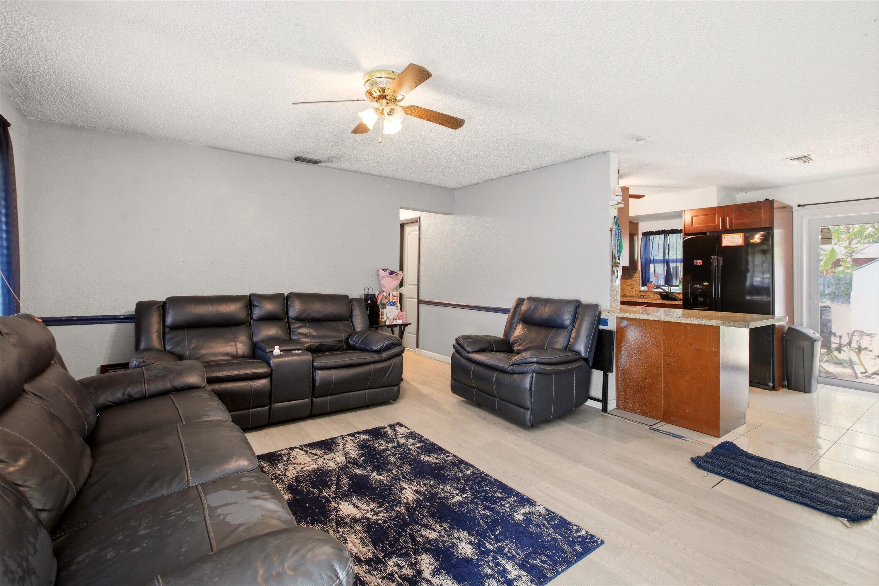 1671 North Cypress Road Pompano Beach, FL 33060 - Photo 8 of 34 06-Property Photo 006