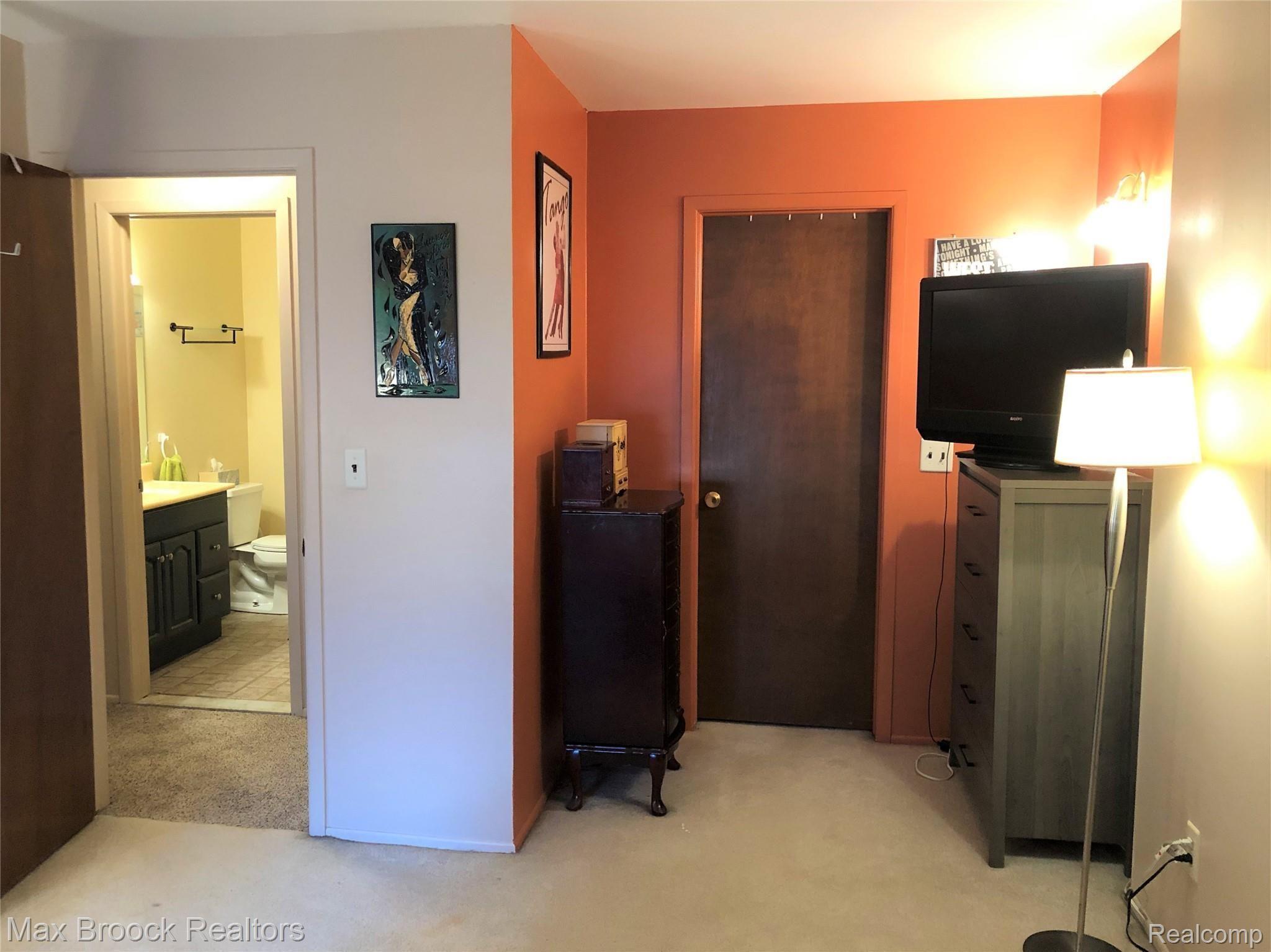29273 Hayes Road, Unit 7 Warren, MI 48088 - Photo 22 of 36 11.bedroom