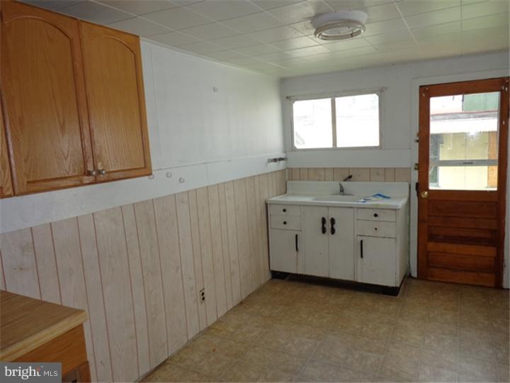 222 Moss Street Reading, PA 19601 - Photo 4 of 21 Gallery Image 4