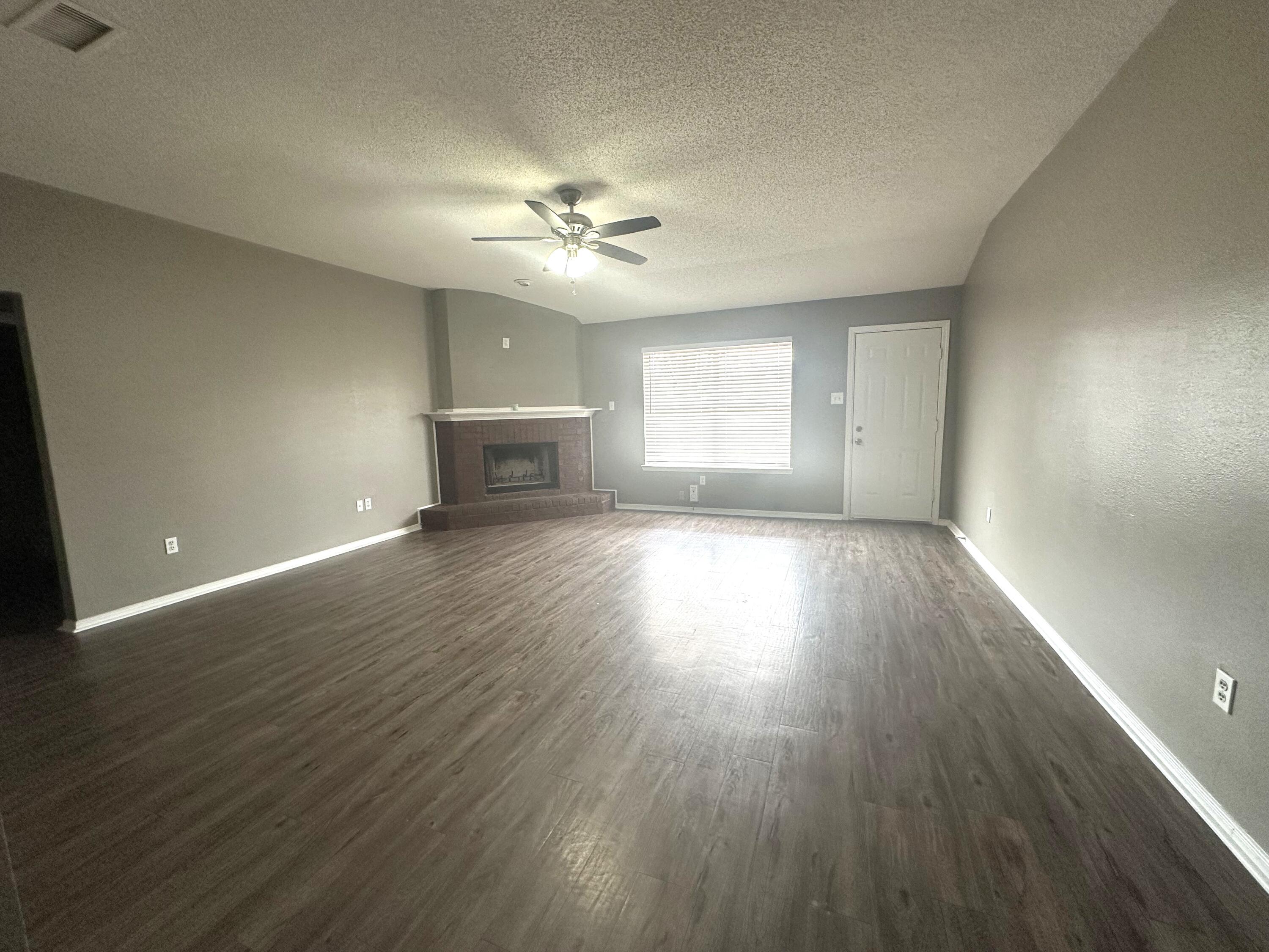 6211 17th Street Lubbock, TX 79416 - Photo 3 of 14 living 2