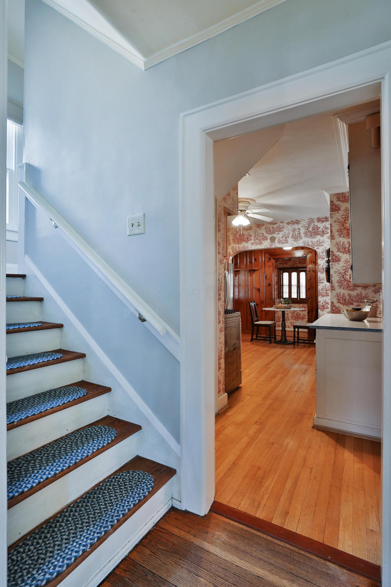 232 Brighton Road Columbus, OH 43202 - Photo 23 of 44 Staircase
