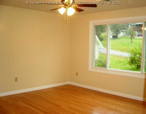 781 Coal River Road St. Albans, WV 25177 - Photo 3 of 8 Living Room.