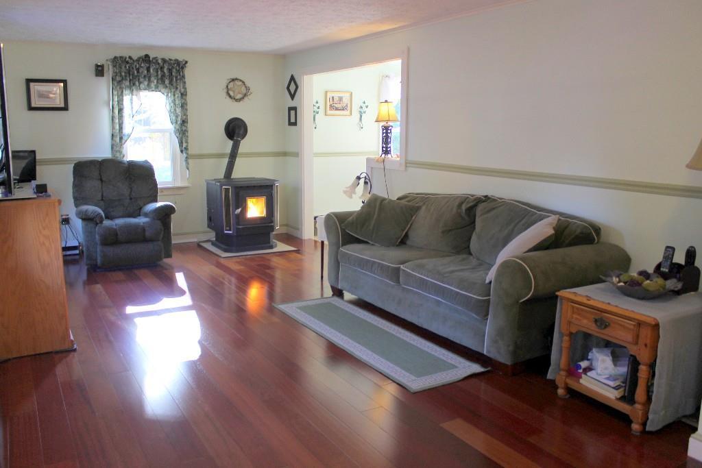 5 Edgewood Road Buxton, ME 04093 - Photo 8 of 29 Living Room