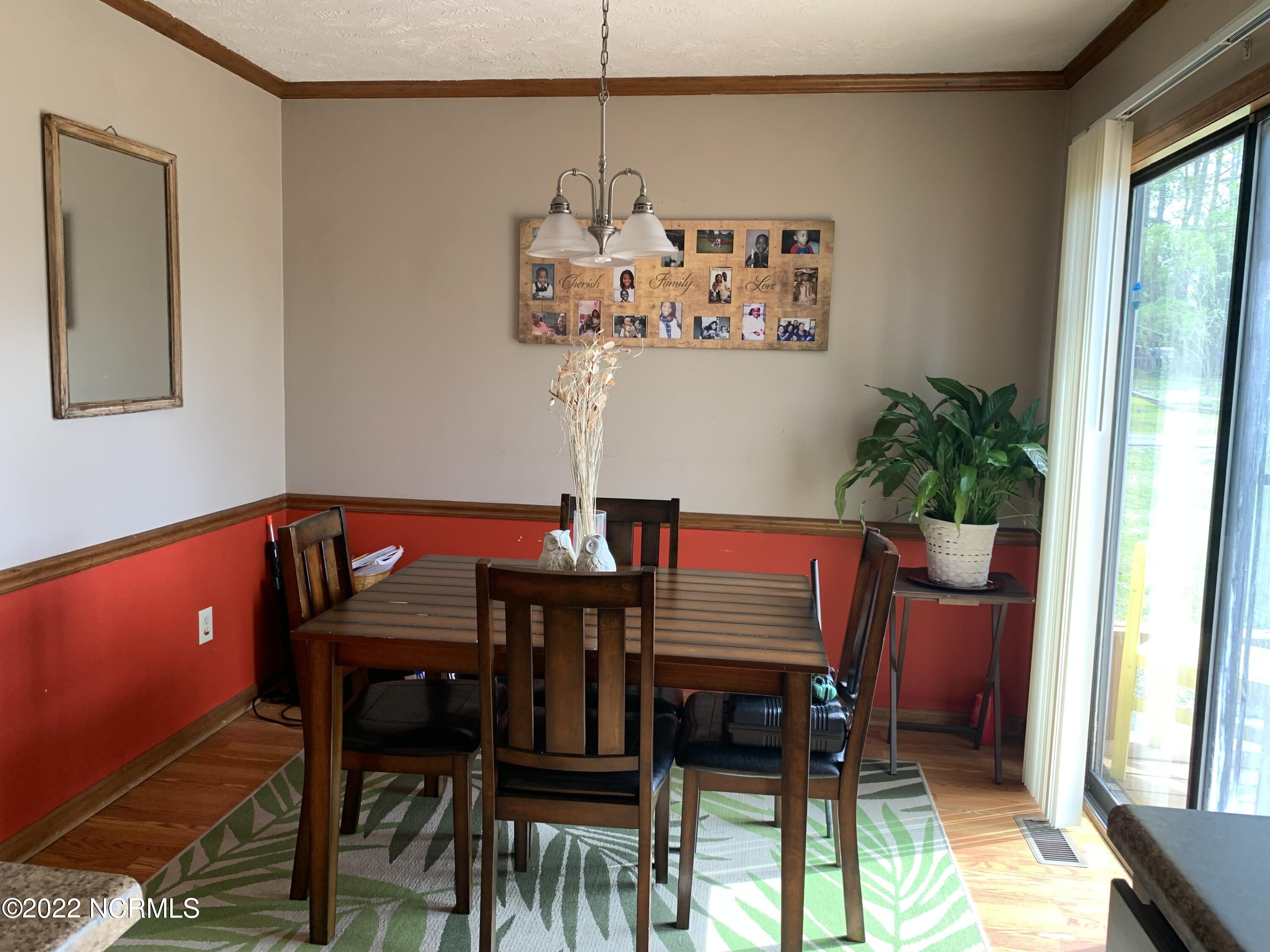 101 Amber Way Rockingham, NC 28379 - Photo 9 of 20 dining area