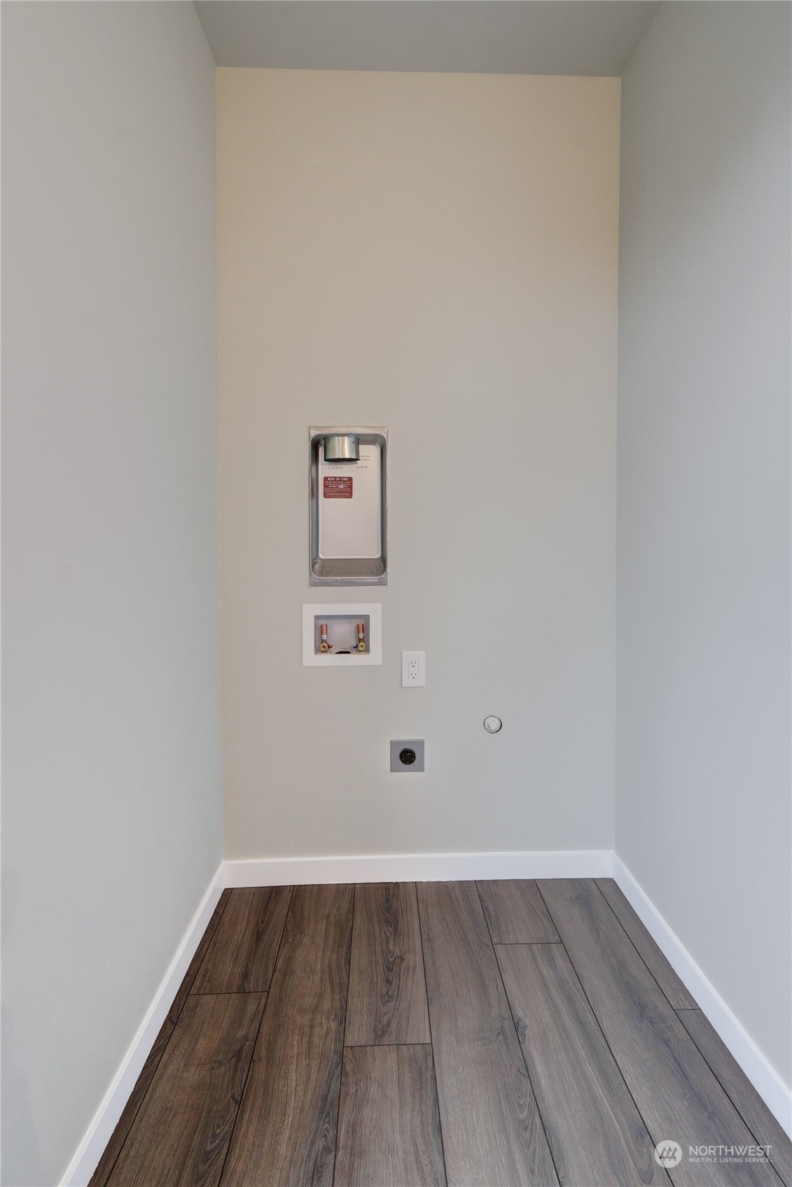 13710 Ash Way, Unit A7 Everett, WA 98204 - Photo 11 of 22 a view of a small space with wooden floor