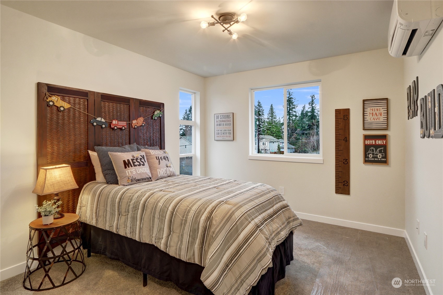 13710 Ash Way, Unit A7 Everett, WA 98204 - Photo 16 of 22 a bedroom with a bed and window