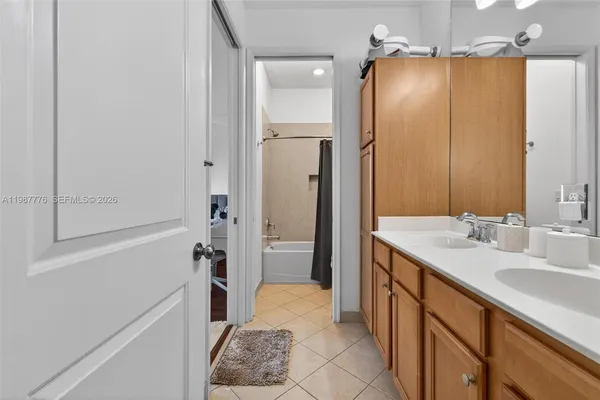 a en suite bathroom with a double vanity sink and a mirror