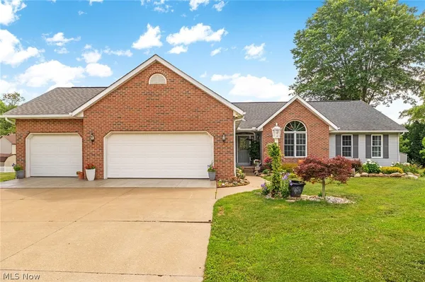 $379,900 | 3862 Lorwood Street Northwest, Massillon, OH 44646