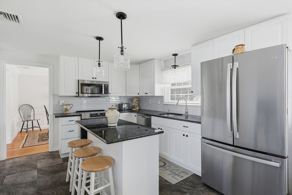 8 Westmont Road Shrewsbury, MA 01545 - Photo 11 of 42