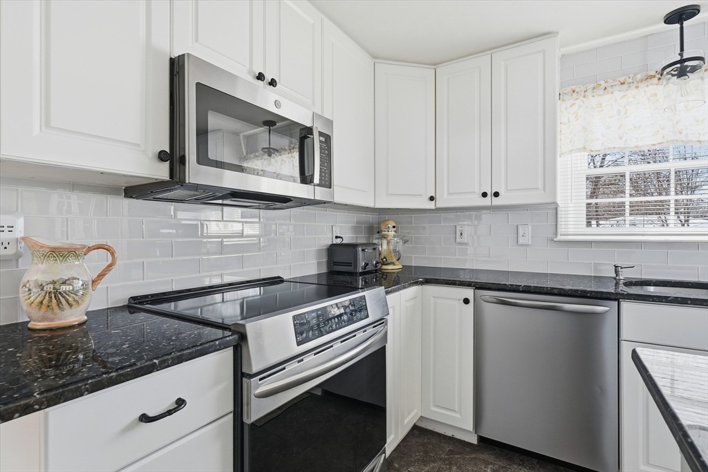 8 Westmont Road Shrewsbury, MA 01545 - Photo 16 of 42