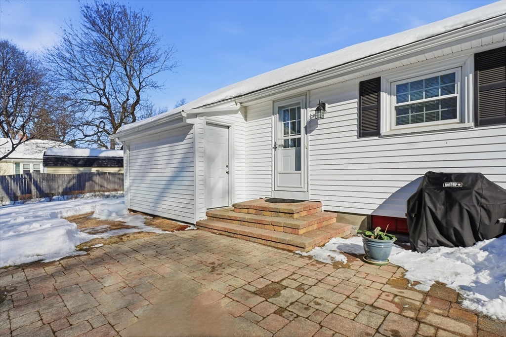 8 Westmont Road Shrewsbury, MA 01545 - Photo 33 of 42